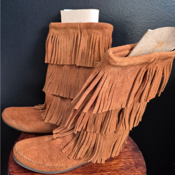 Women’s moccasins suede fringe boot by Minnetonka size 9 - Picture 1 of 5
